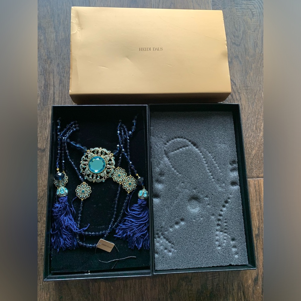 HEIDI DAUS NECKLACE WITH BOX